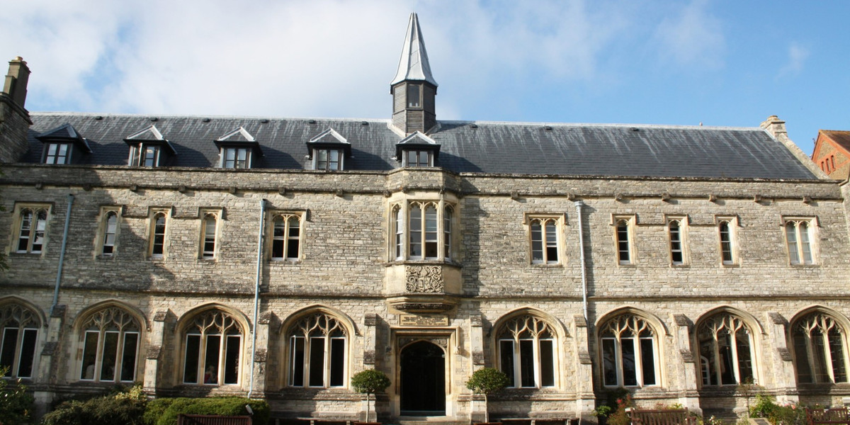 Univeristy-UKLC-4096x2738