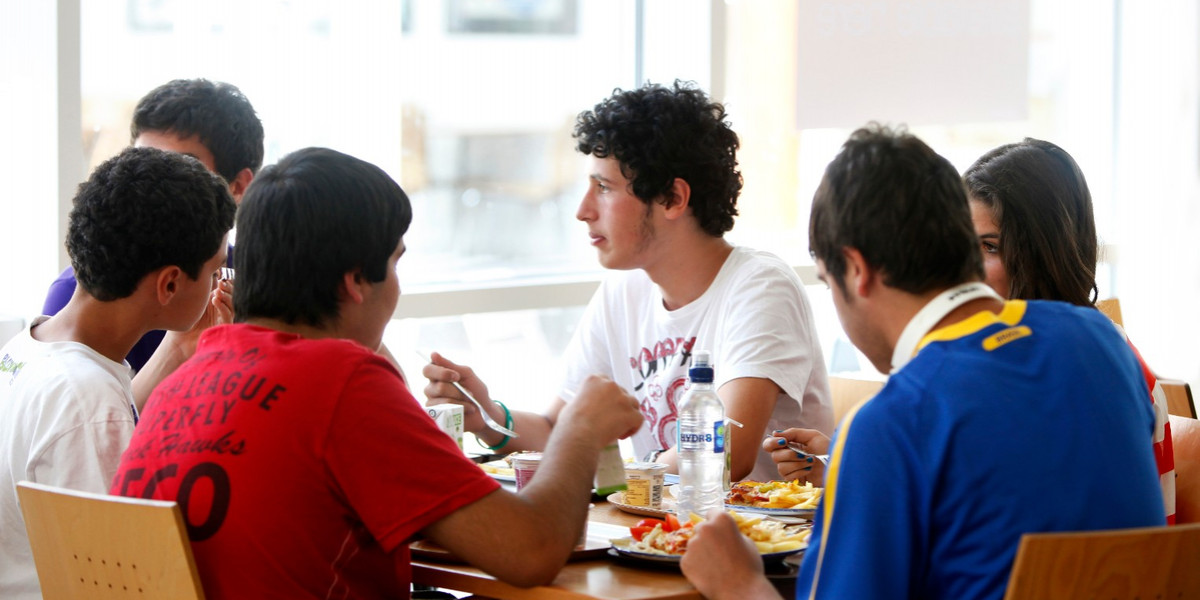 teenage-students-having-lunch-together_6063000503_o
